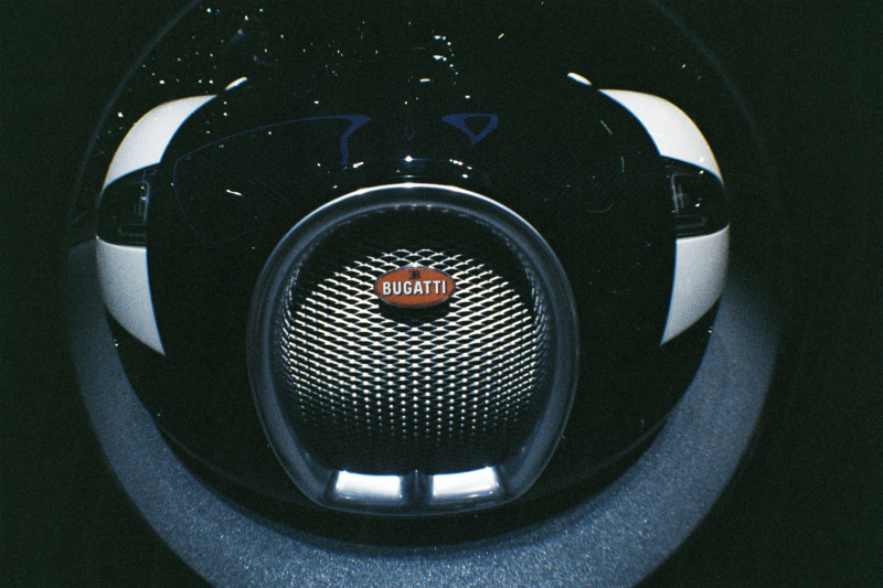 Illustration for article titled Photographing Supercars with Weird, Old Cameras